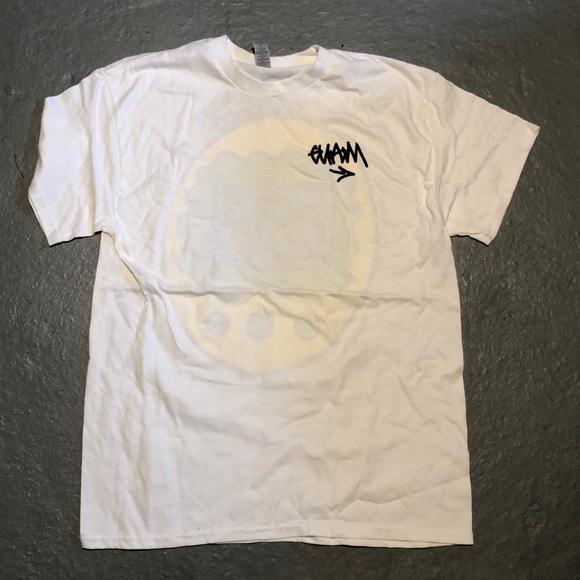 Gildan Short Sleeve Tee with Graphic Design - Picture 4 of 5